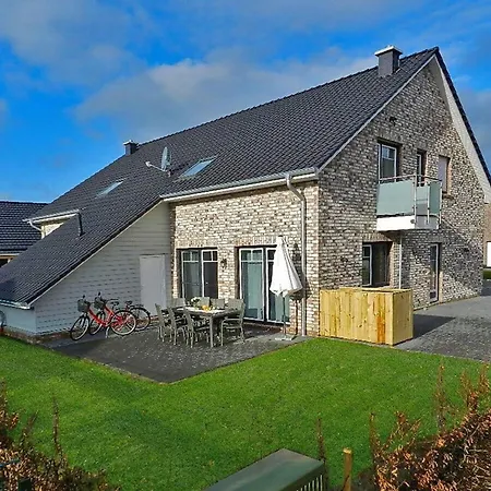 In Burhave Mit Grosser Terrasse Holiday home